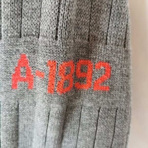 Abercrombie & Fitch Vintage Long Sleeve Ribbed Grey Sweater - Sz M - Picture 3 of 6